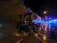 PHA_Požár kamionu v Lochkovském tunelu v Praze_hasič na žebříku nastaveném ke kabině kamionu dohašuje požár.jpg