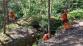 001-Pozemní lezecké družstvo při záchraně ve skalách.jpg