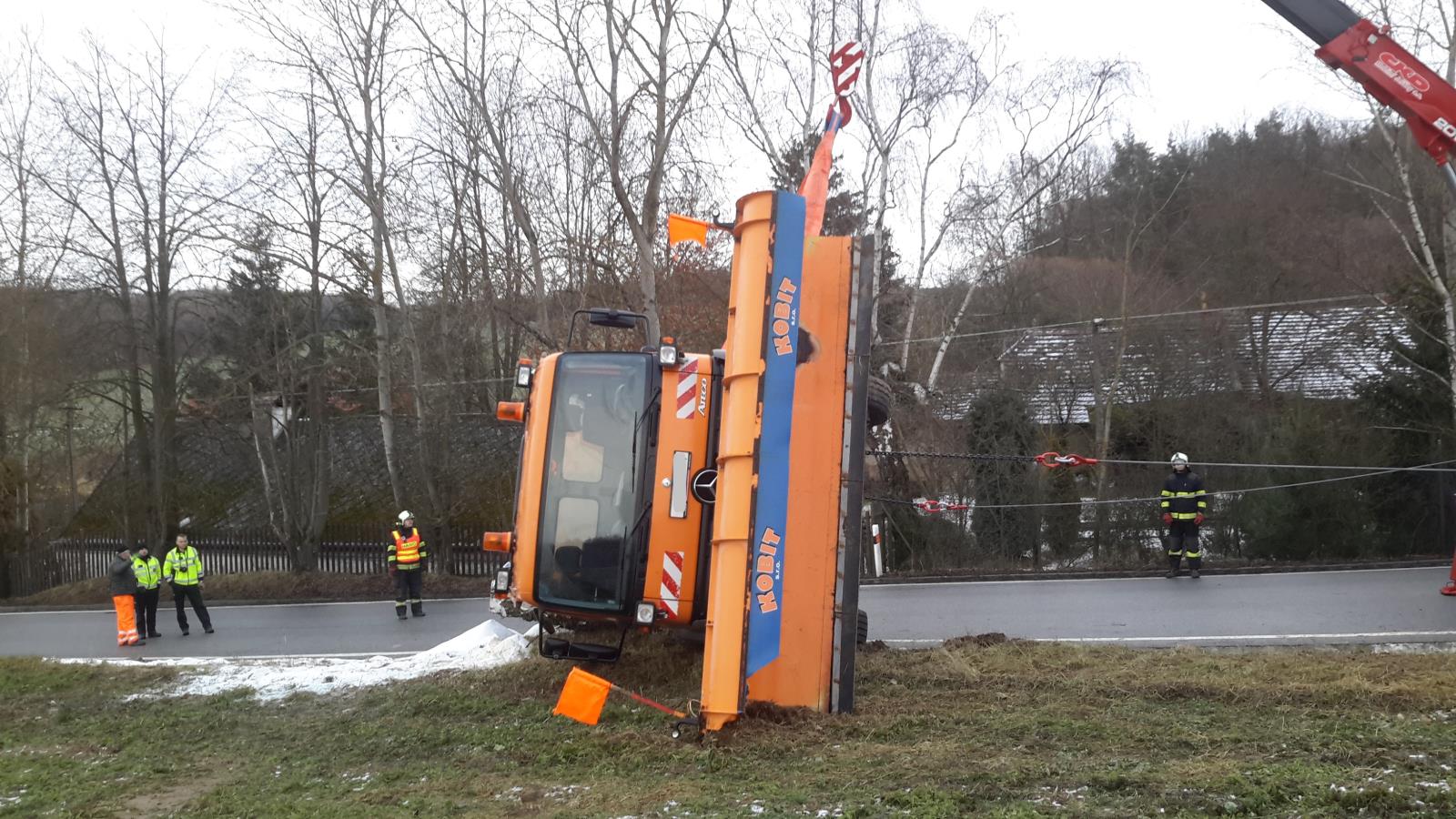 Dopravní nehoda sypače, Koloděje nad Lužnicí - 28. 1. 2019 (4).jpg