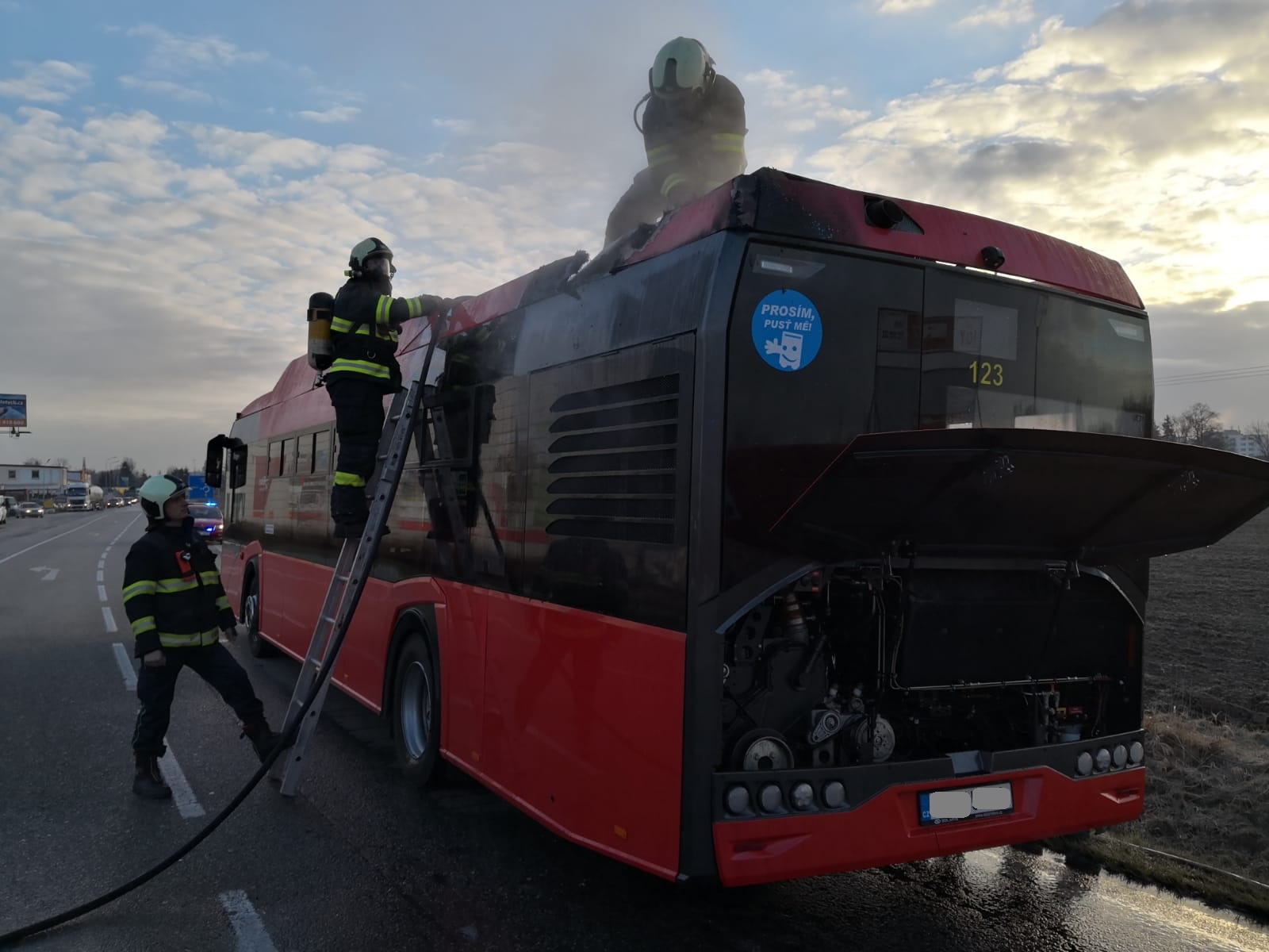 Požár autobusu, Litvínovice - 20. 3. 2019 (7).jpg