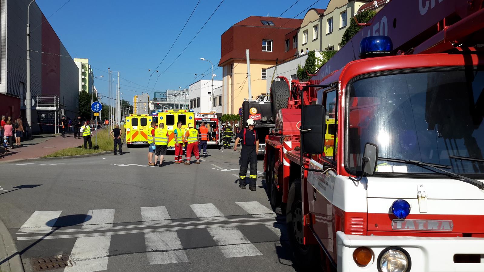 Dopravní nehoda OA a trolejbus, České Budějovice - 24. 6. 2019 (8).jpg