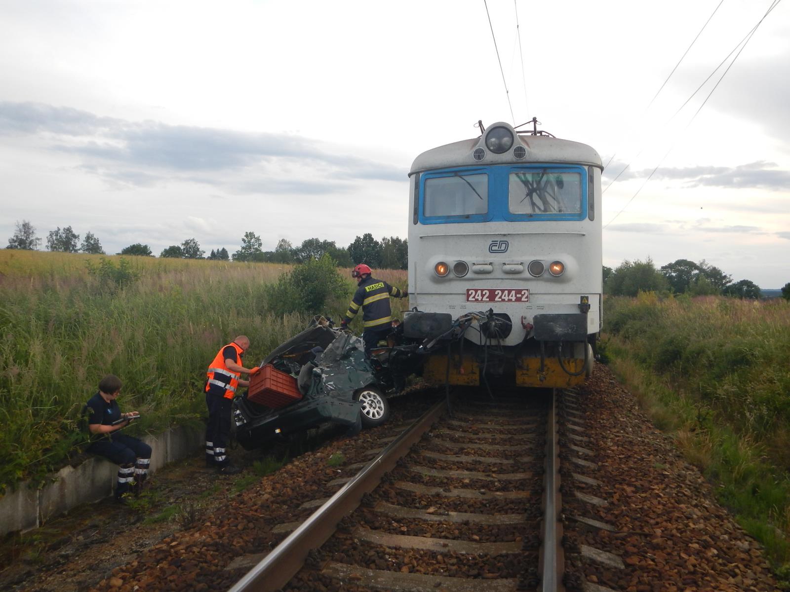 Dopravní nehoda OA a vlak, Bednárec - 8. 7. 2019 (3).JPG