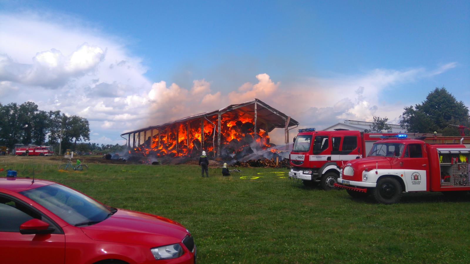 Požár skladu, Střelské Hoštice - 21. 7. 2019 (1).JPG