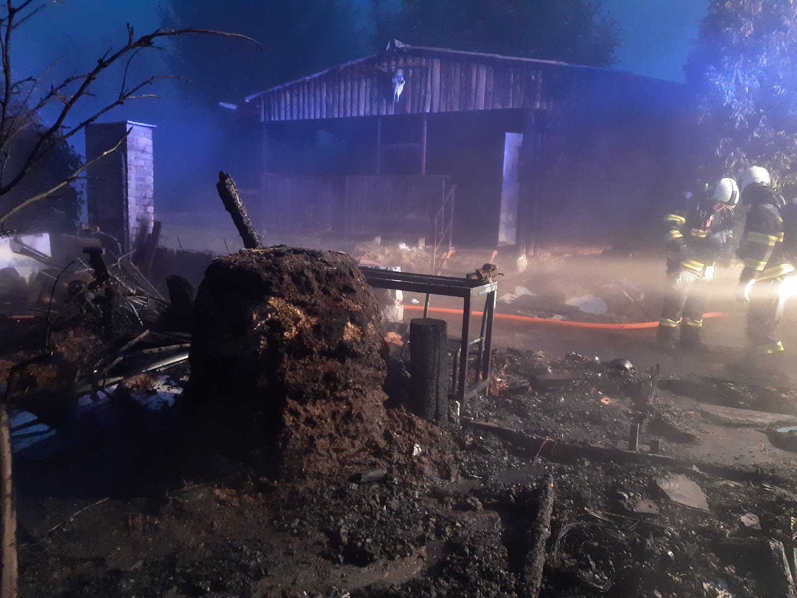Požár chaty, Tábor - 10. 11. 2019 (9).jpg