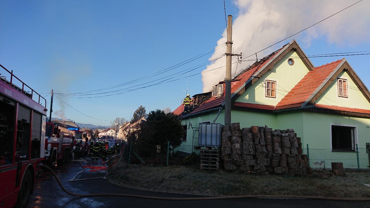 Požár domu, Horní Planá - 1. 1. 2020 (2).JPG