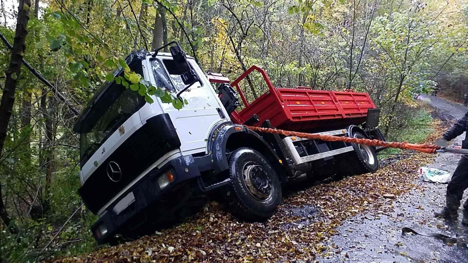 Nehoda kamionu ve Skutči 30-10-2020.jpg