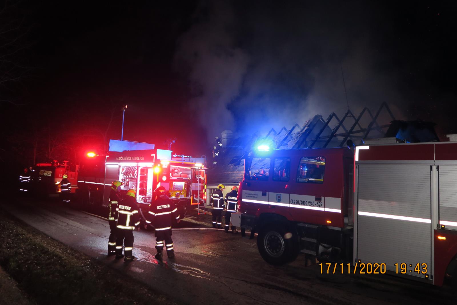 Požár statku, Vitějovice - 17. 11. 2020 (8).JPG