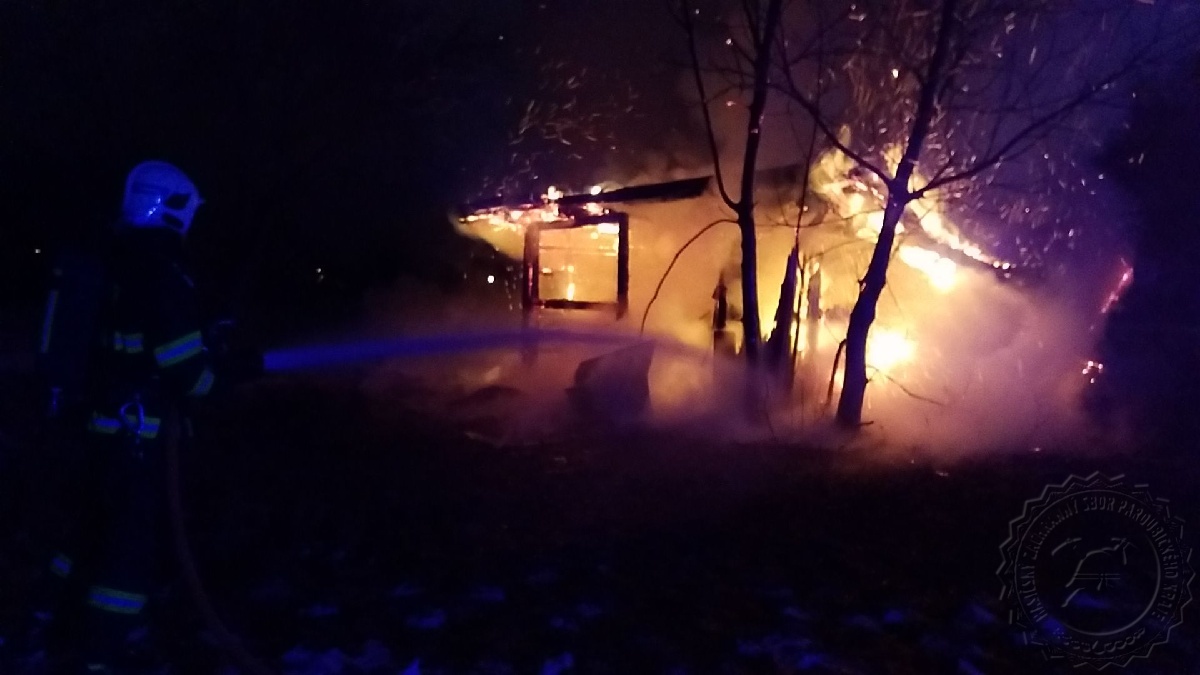 požár chaty Sezemice7-1-2021.jpg