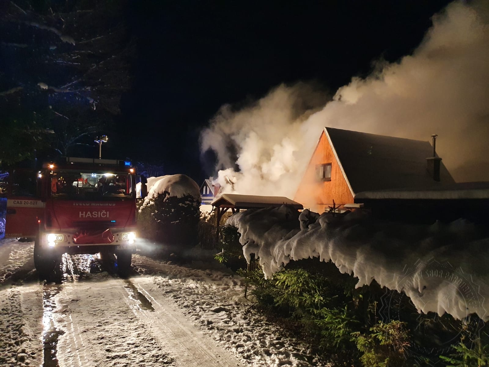 požár chaty Třemošnice12-1-2021 (1).jpg