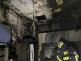 SČK_požár ve výzkumném ústavu ve Vestci_hasič prohlíží místnost, kde vznikl požár