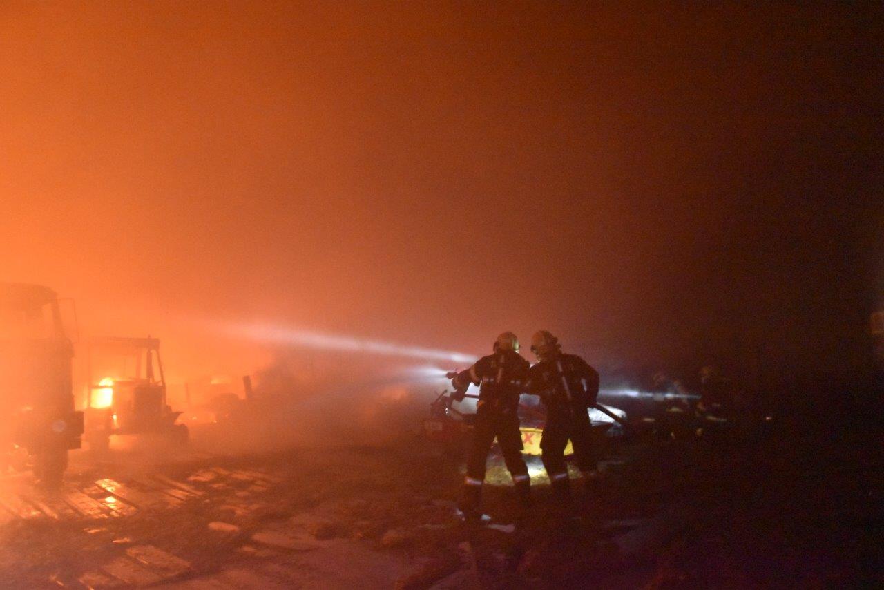 005-Požár zemědělské haly v obci Hřivno.jpg