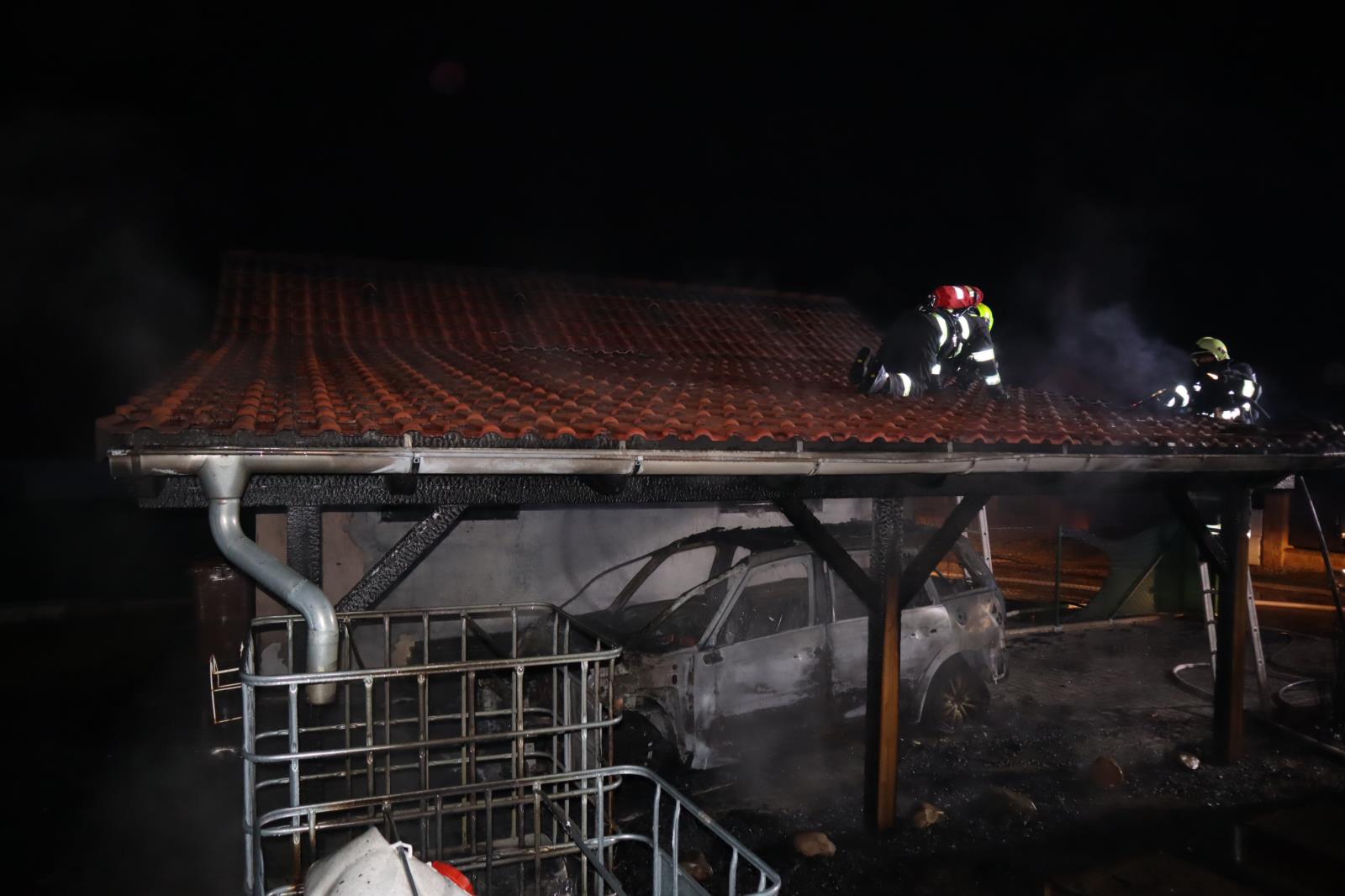 Požár OA a garáže, Oldřichov - 25. 2. 2021 (5).JPG