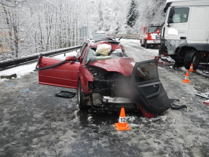 Dopravní nehoda OA a kamión, Vimperk - 5. 3. 2021 (4).jpg