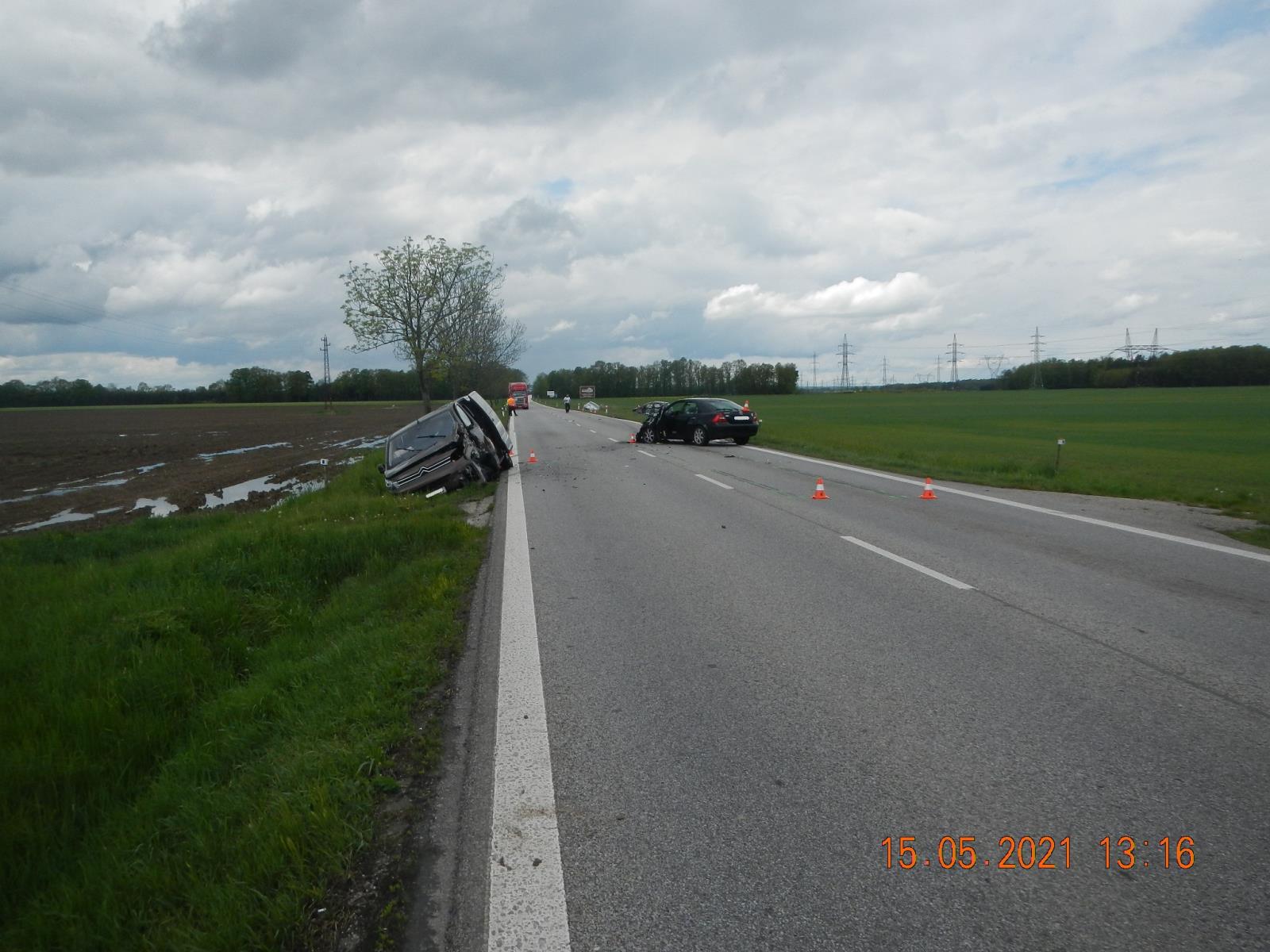 Dopravní nehoda 4 OA, Čejkovice - 15. 5. 2021 (6).JPG