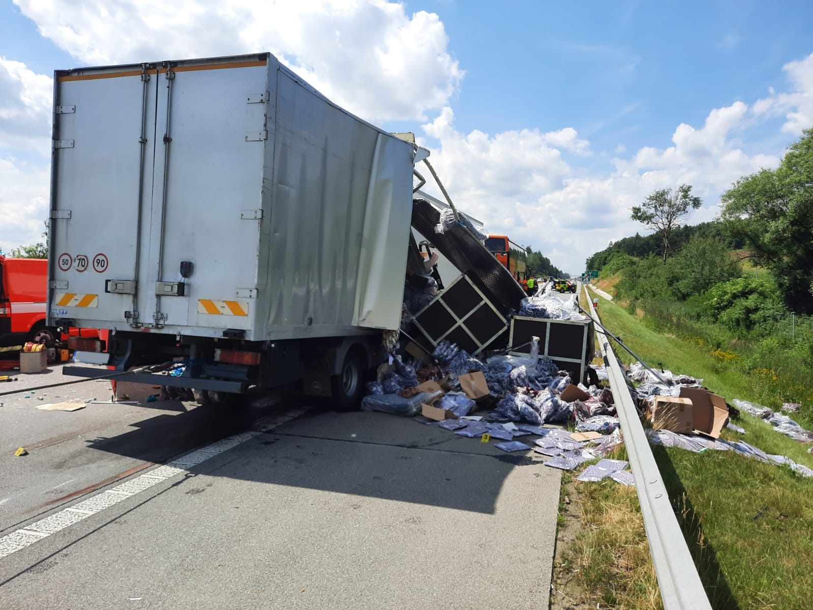 005-Tragická nehoda na brněnské dálnici u Ostředku na Benešovsku.jpg