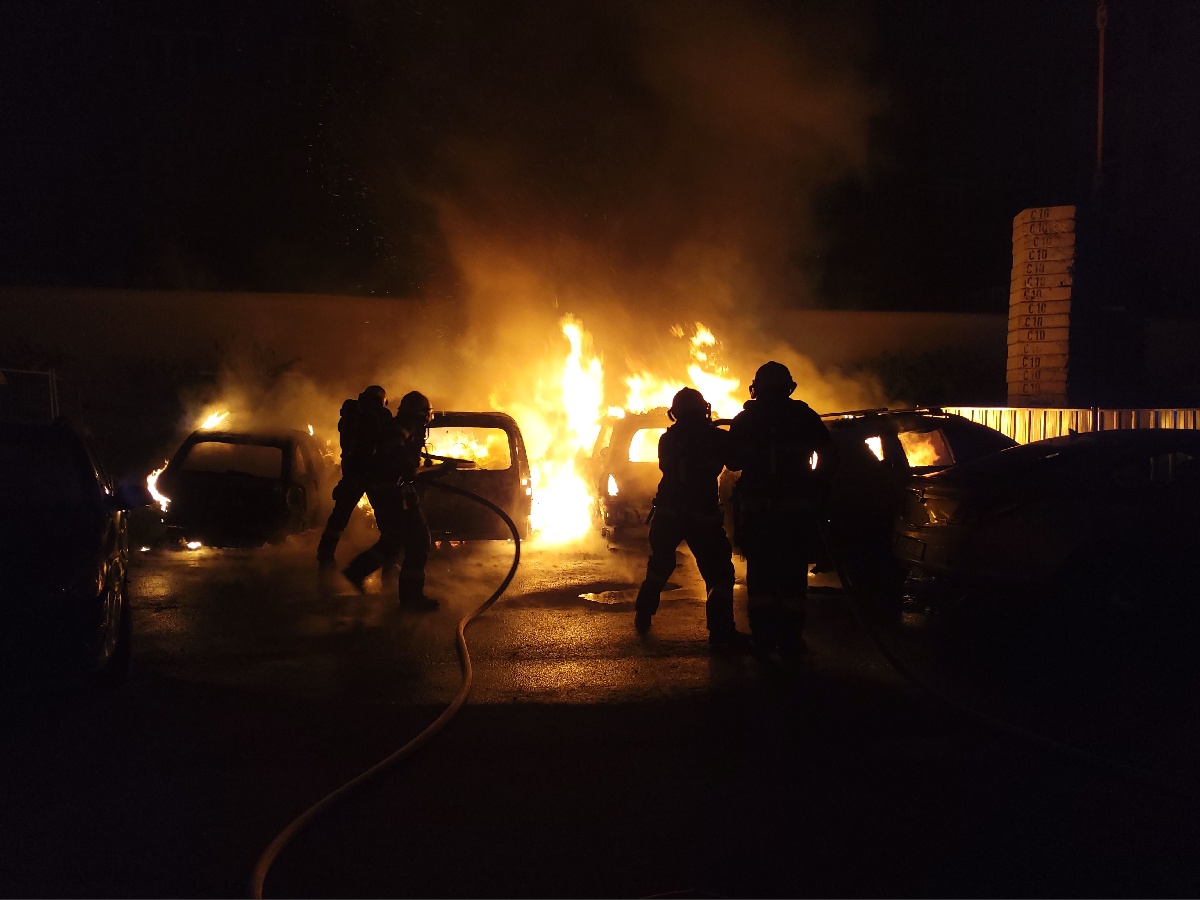 Požár osobních vozidel Brno_2.jpg