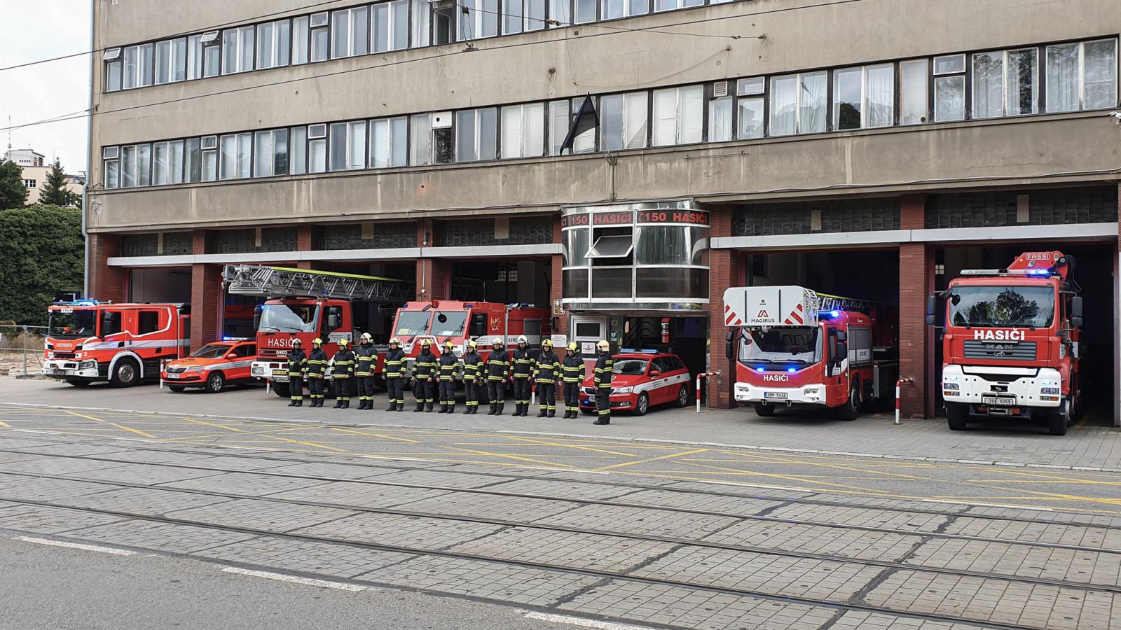 Hasiči z Jihomoravského kraje uctili památku hasičů zemřelých při výbuchu plynu v Koryčanech_3.jpg