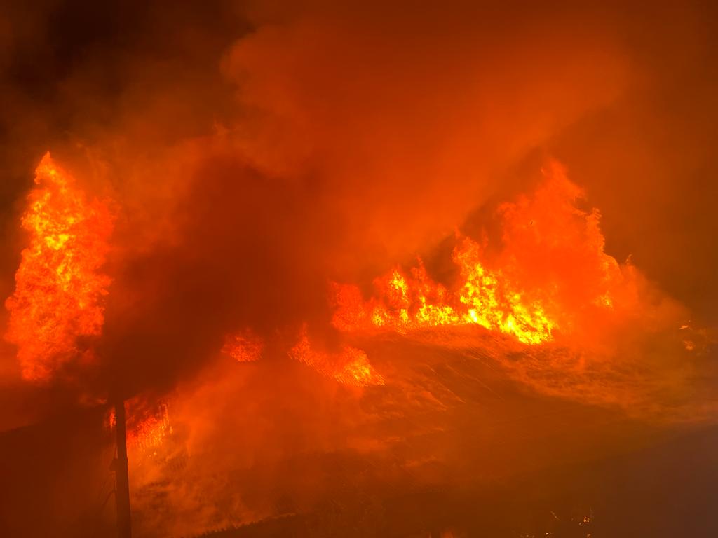 006-Požár ve výkupně kovového odpadu v bývalém areálu Poldi Kladno.jpeg