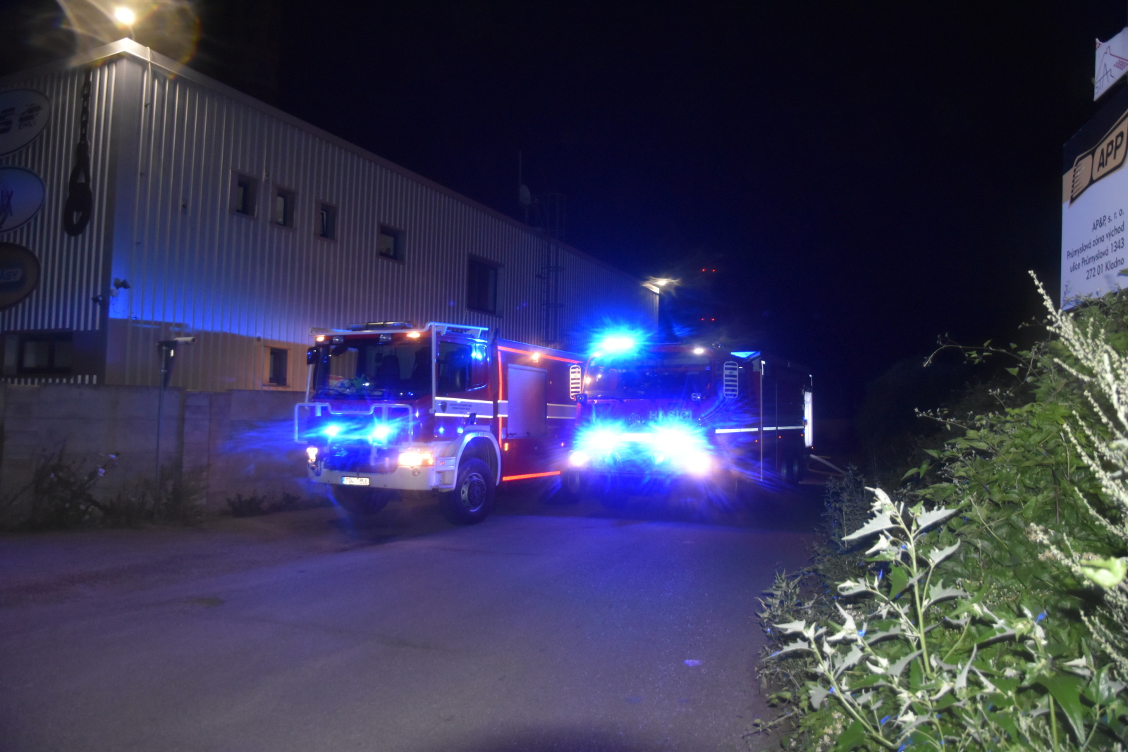 029-Požár ve výkupně kovového odpadu v bývalém areálu Poldi Kladno.JPG