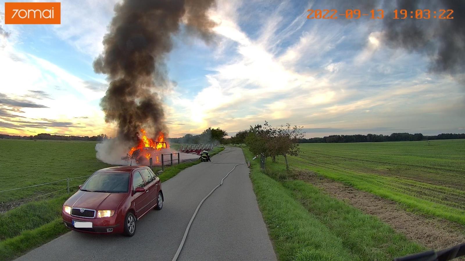 Požár traktoru, Břilice - 13. 9. 2022 (6).jpg
