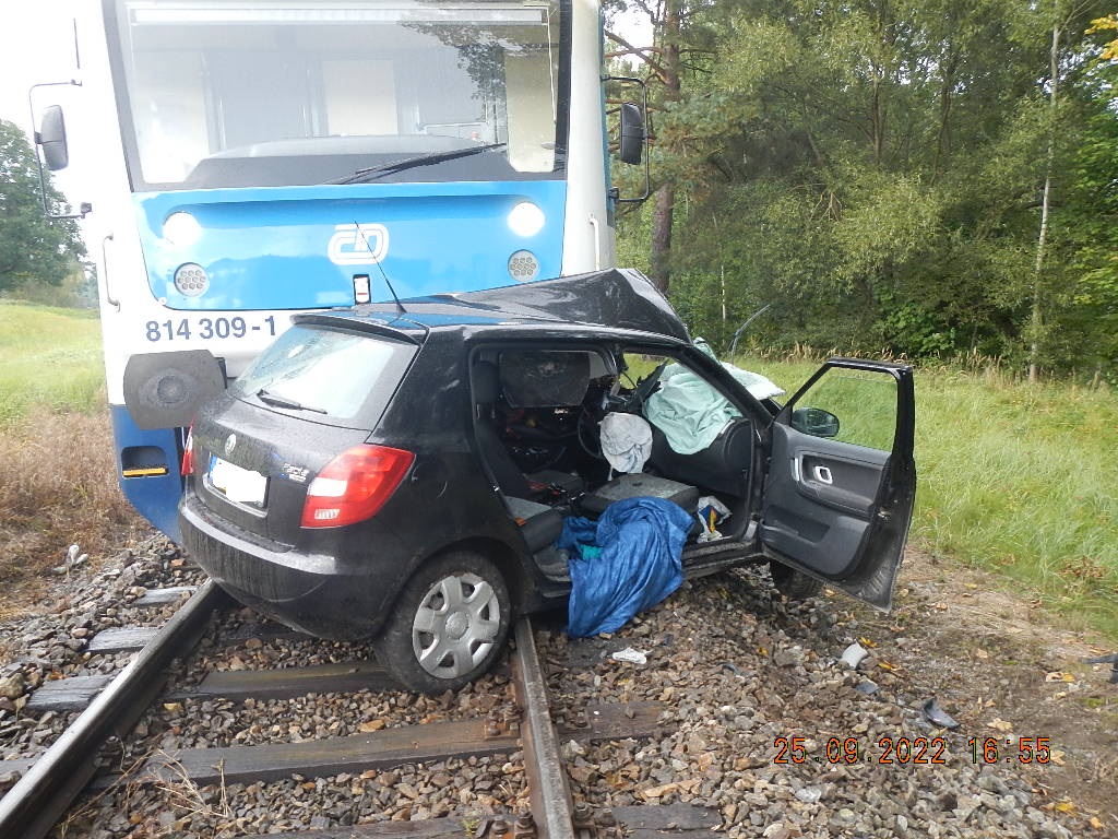 Dopravní nehoda OA a vlak, Blatná - 25. 9. 2022 (1).JPG
