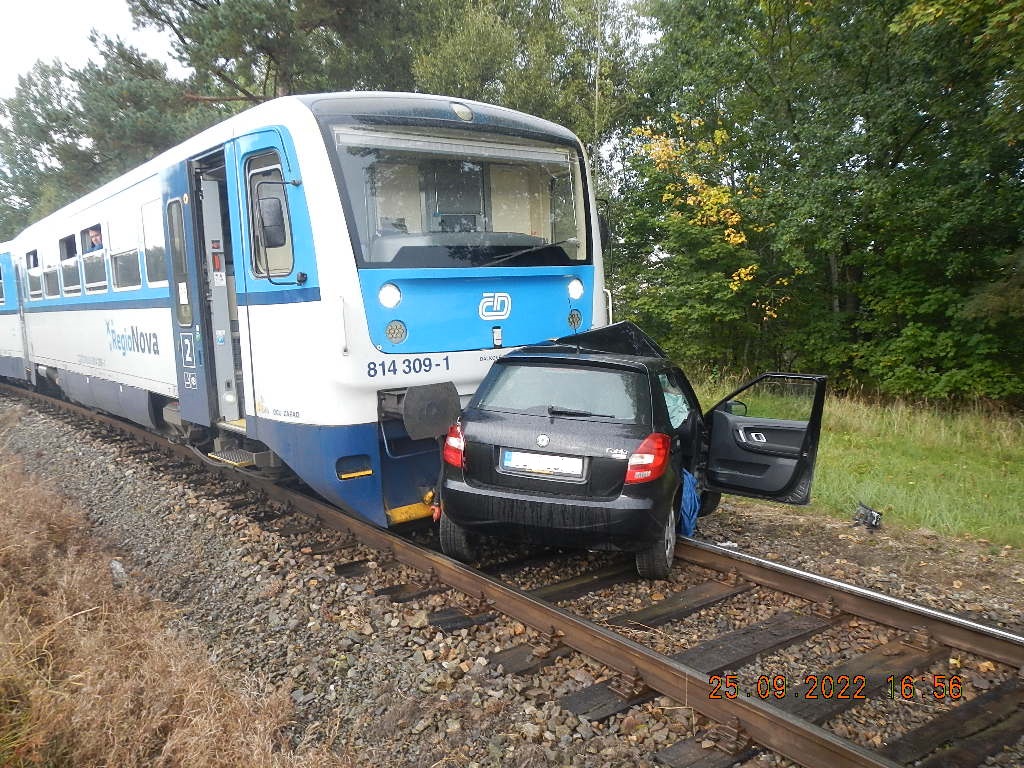 Dopravní nehoda OA a vlak, Blatná - 25. 9. 2022 (3).JPG