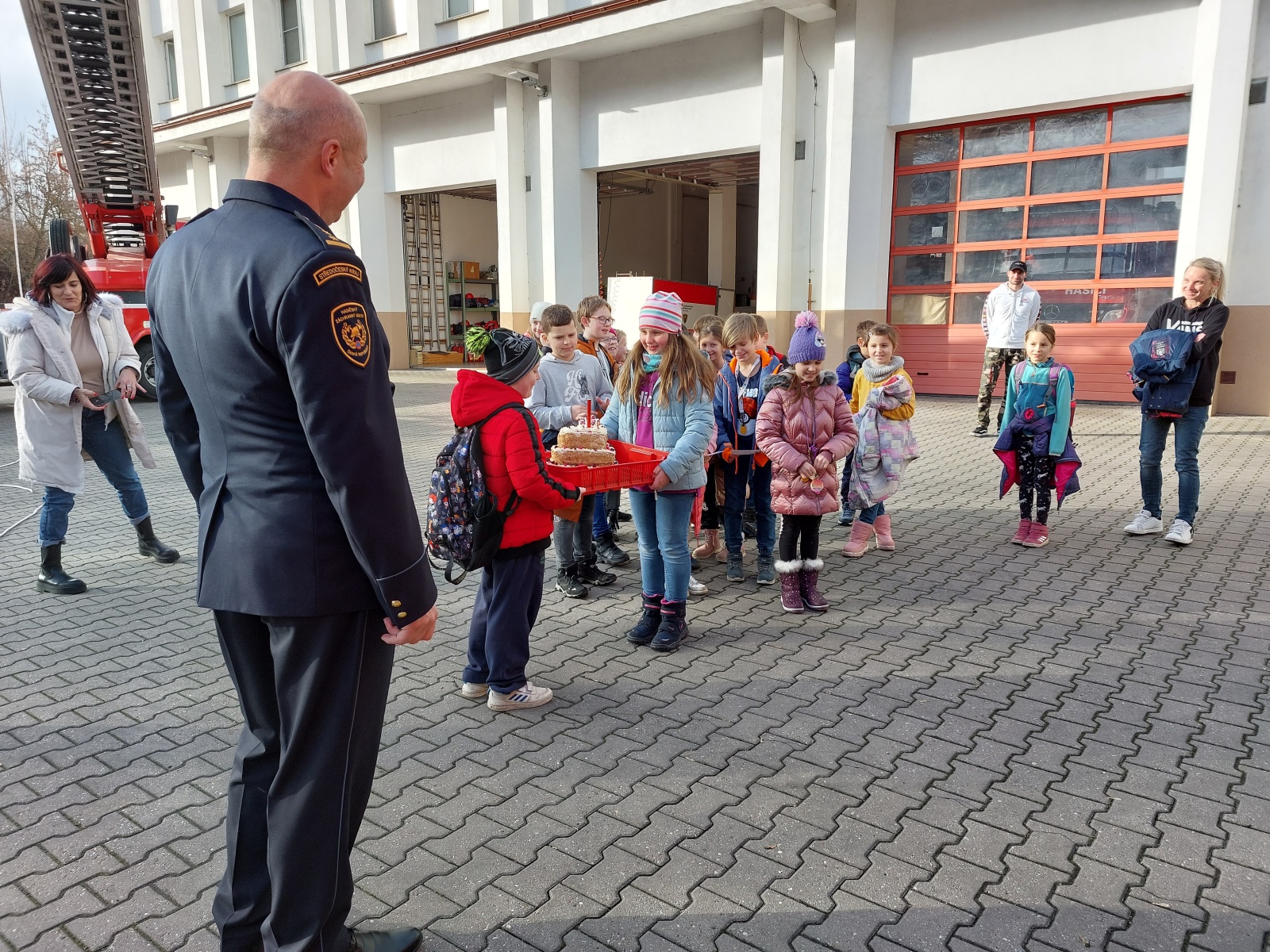 001-Návštěva dětí ze ZŠ Jana Palacha na kutnohorské stanici.jpg