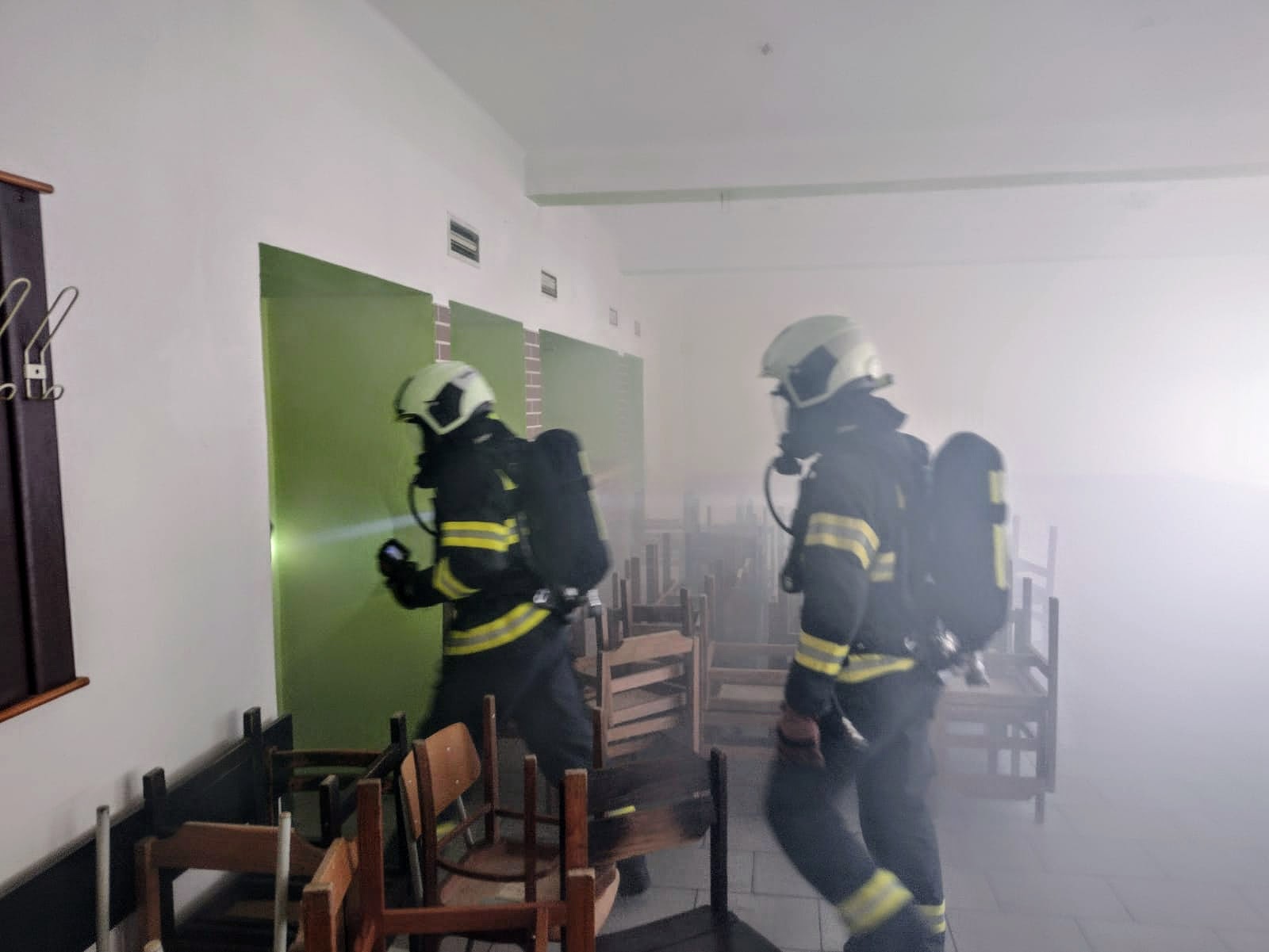 Cvičení požár restaurace, Dačice  (7).jpg