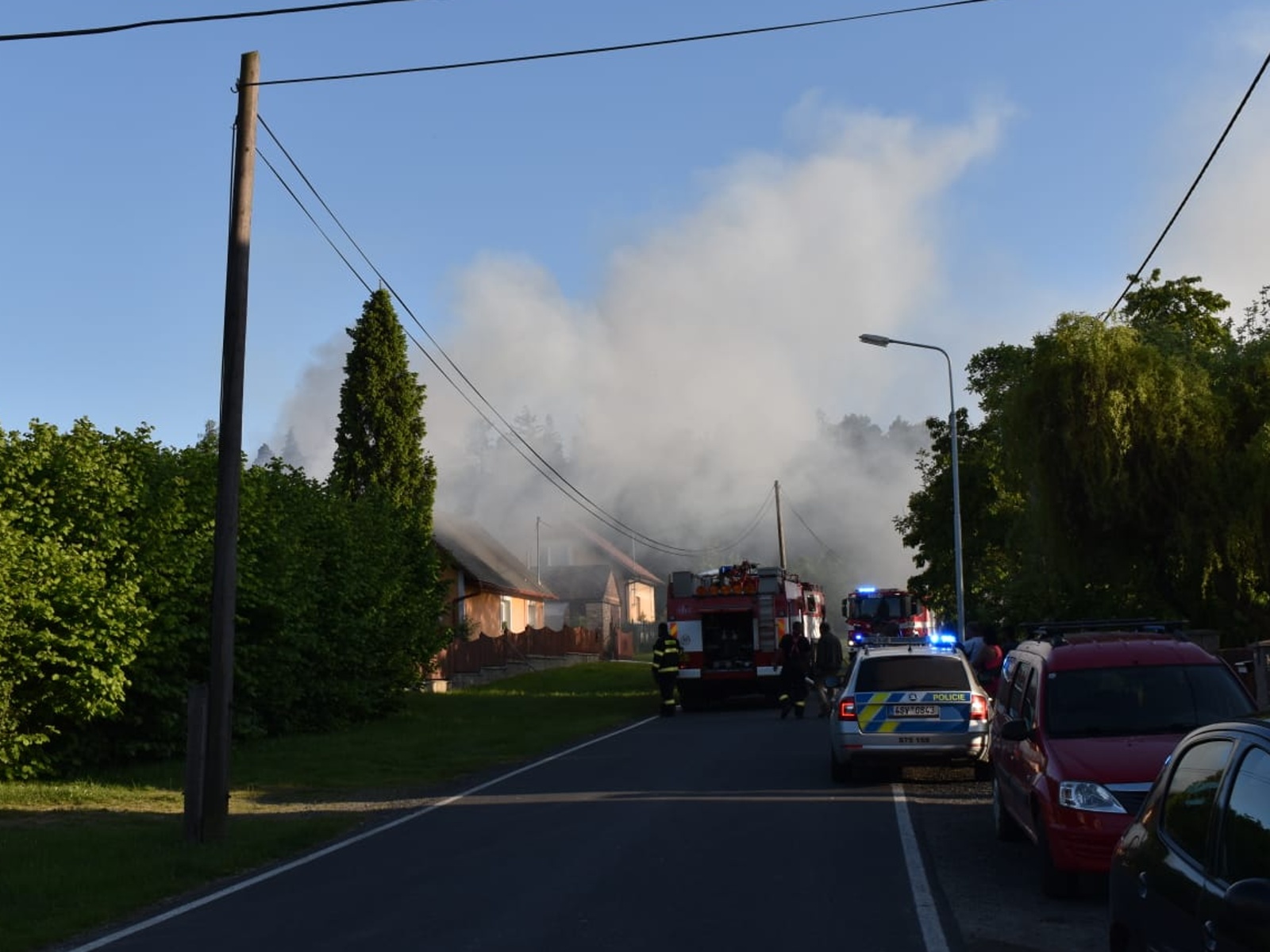 001-Požár kůlny a části domu v Hetlíně.jpeg
