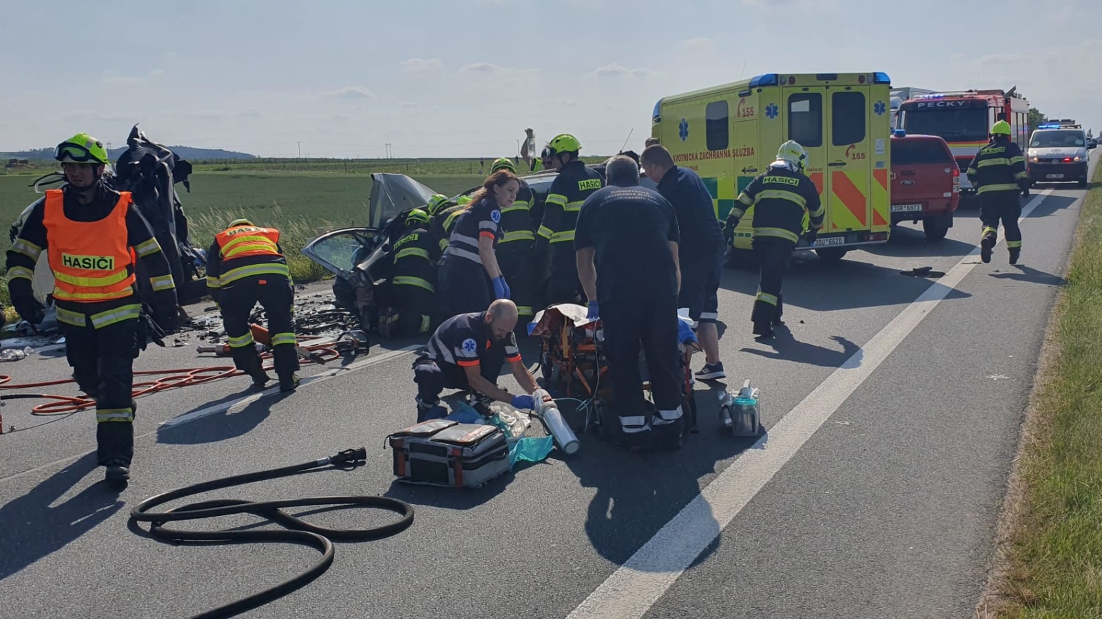 005-Vážná nehoda na kolínské silnici u obce Křečhoř.jpeg