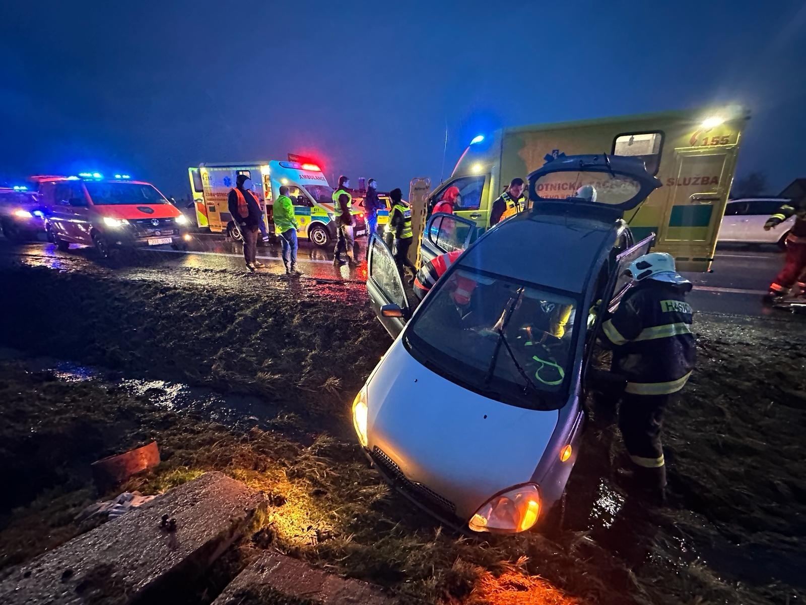 002-Dopravní nehoda dvou osobních vozidel na kutnohorské silnici v Kozojedech.jpeg