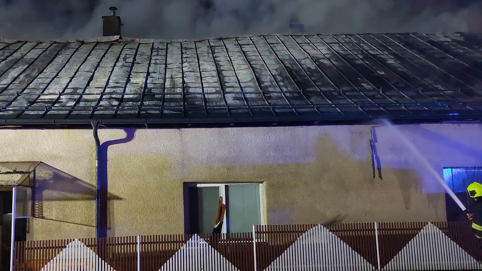 005-Požár rodinného domu v obci Bohdaneč na Kutnohorsku.jpg