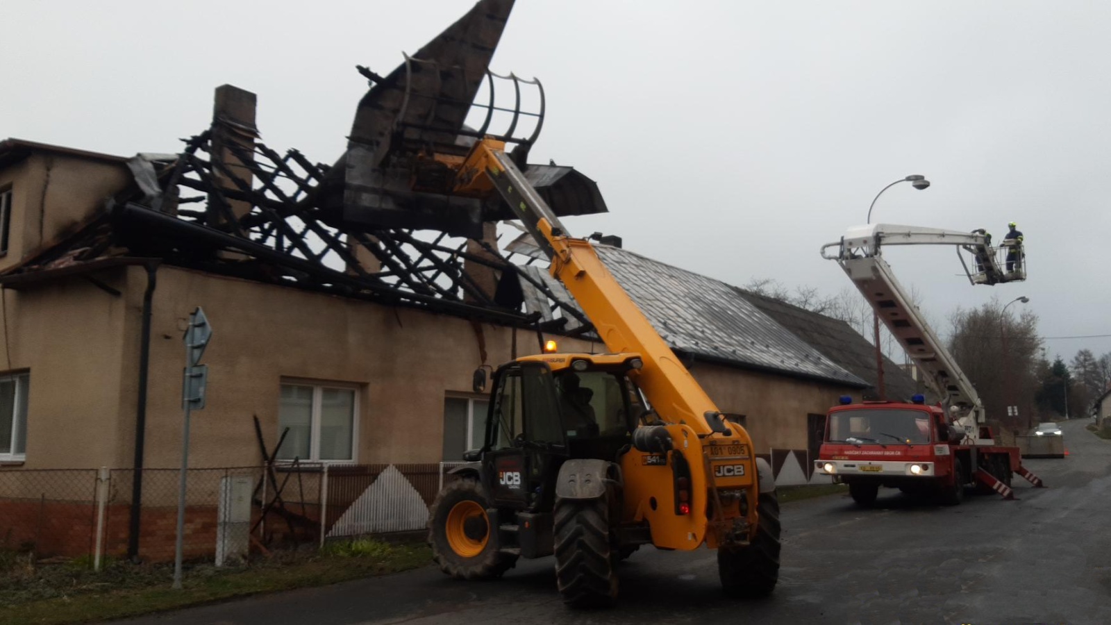 006-Požár rodinného domu v obci Bohdaneč na Kutnohorsku.jpg
