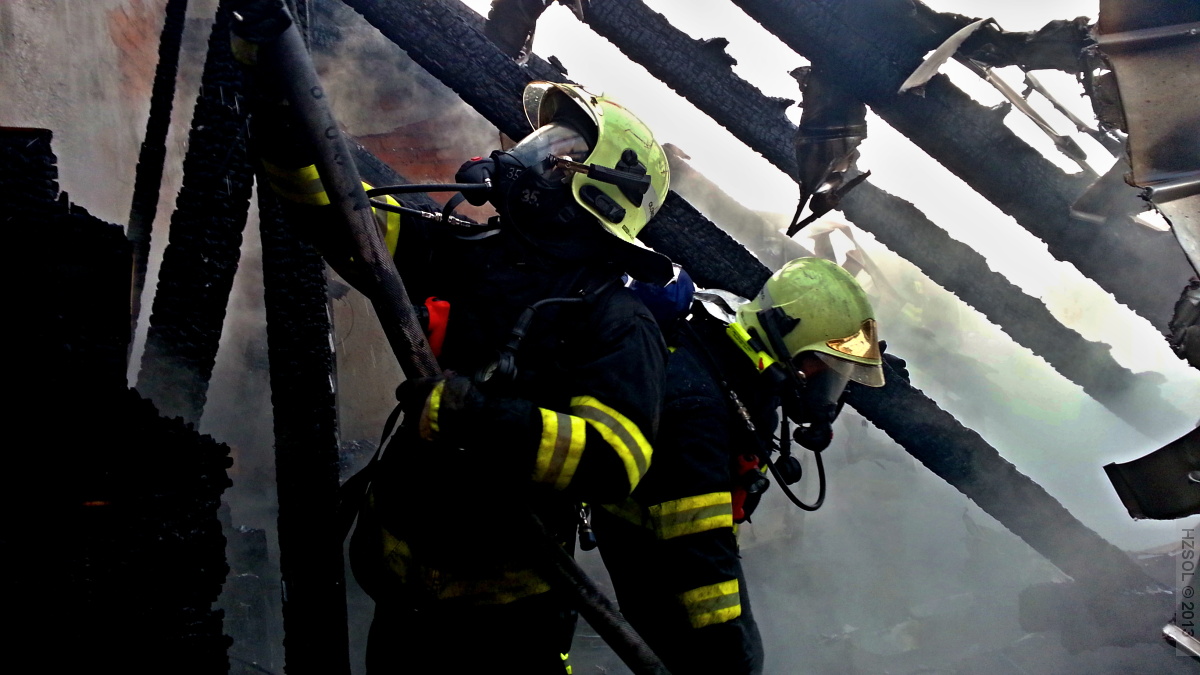 20 požár střechy bytového domu Gorazdovo náměstí Olomouc - 15-3-2013 (19).jpg