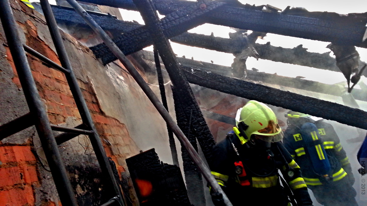 21 požár střechy bytového domu Gorazdovo náměstí Olomouc - 15-3-2013 (20).jpg