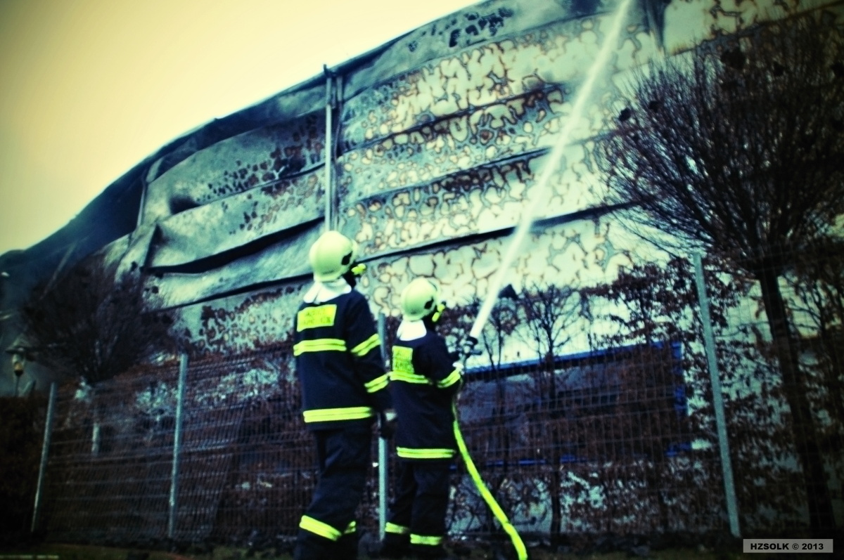 14 27-12-2013 Požár průmyslového objektu - Alojzov (21).JPG