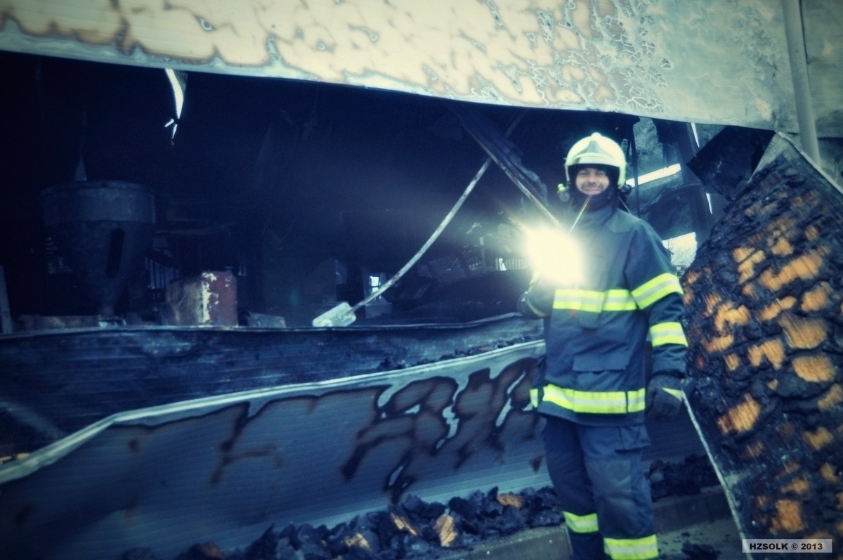 20 27-12-2013 Požár průmyslového objektu - Alojzov (27).JPG