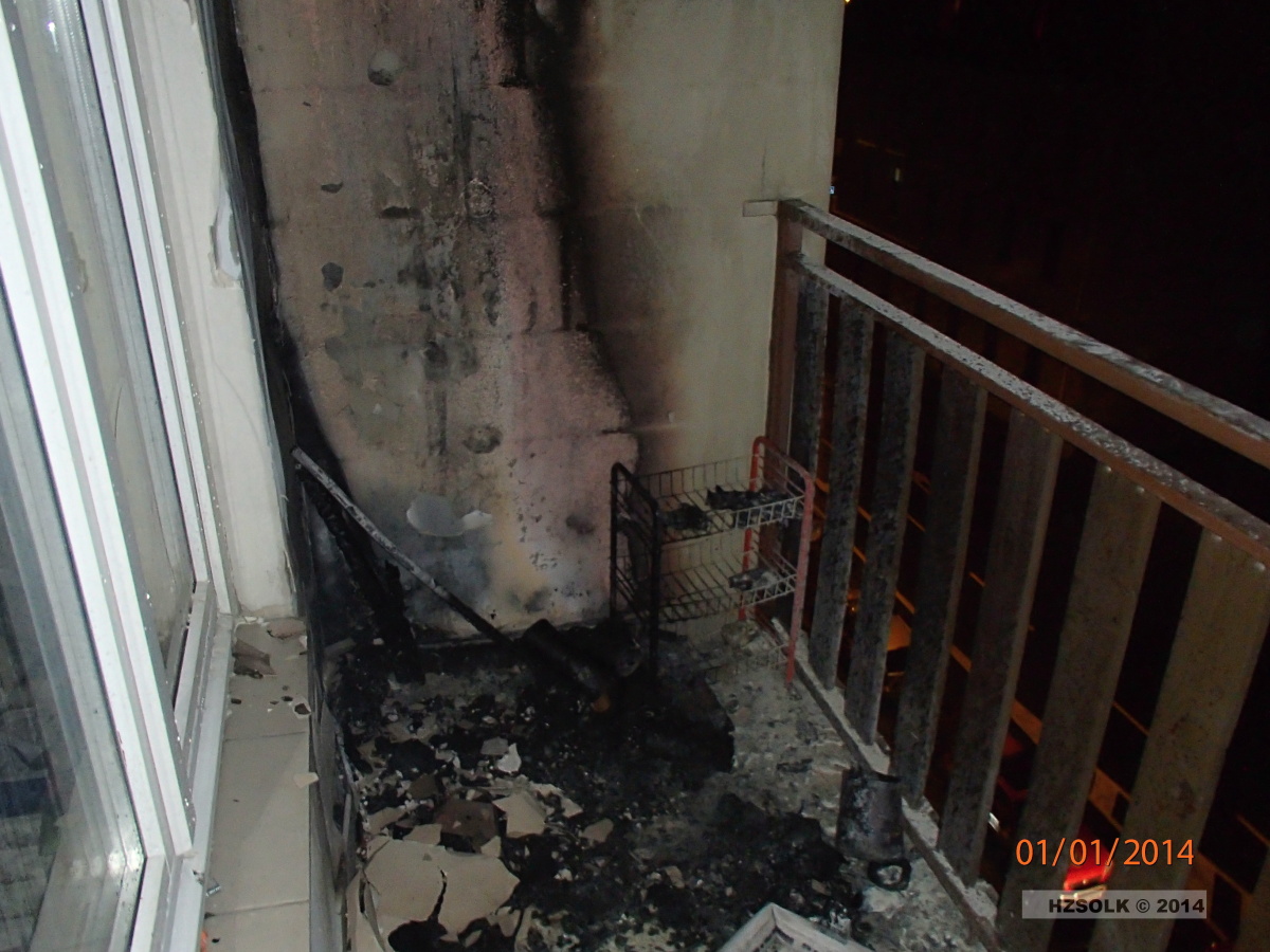 3 1-1-2014 Požár balkonu v Hranicích (3).JPG
