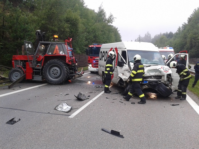 3 Dopravní nehoda traktor a dodávka, Hůry - 22. 7. 2014 (5).jpg