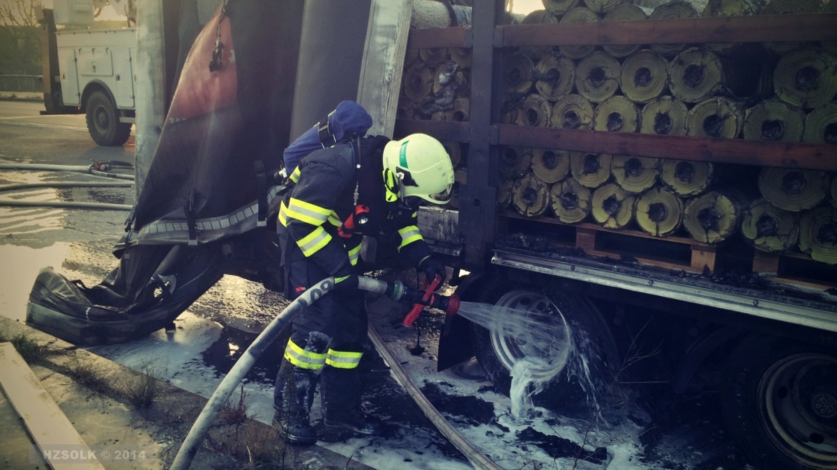 7 9-10-2014 Požár přívěsu nákladního vozidla Olomouc Velkomoravská (15).JPG