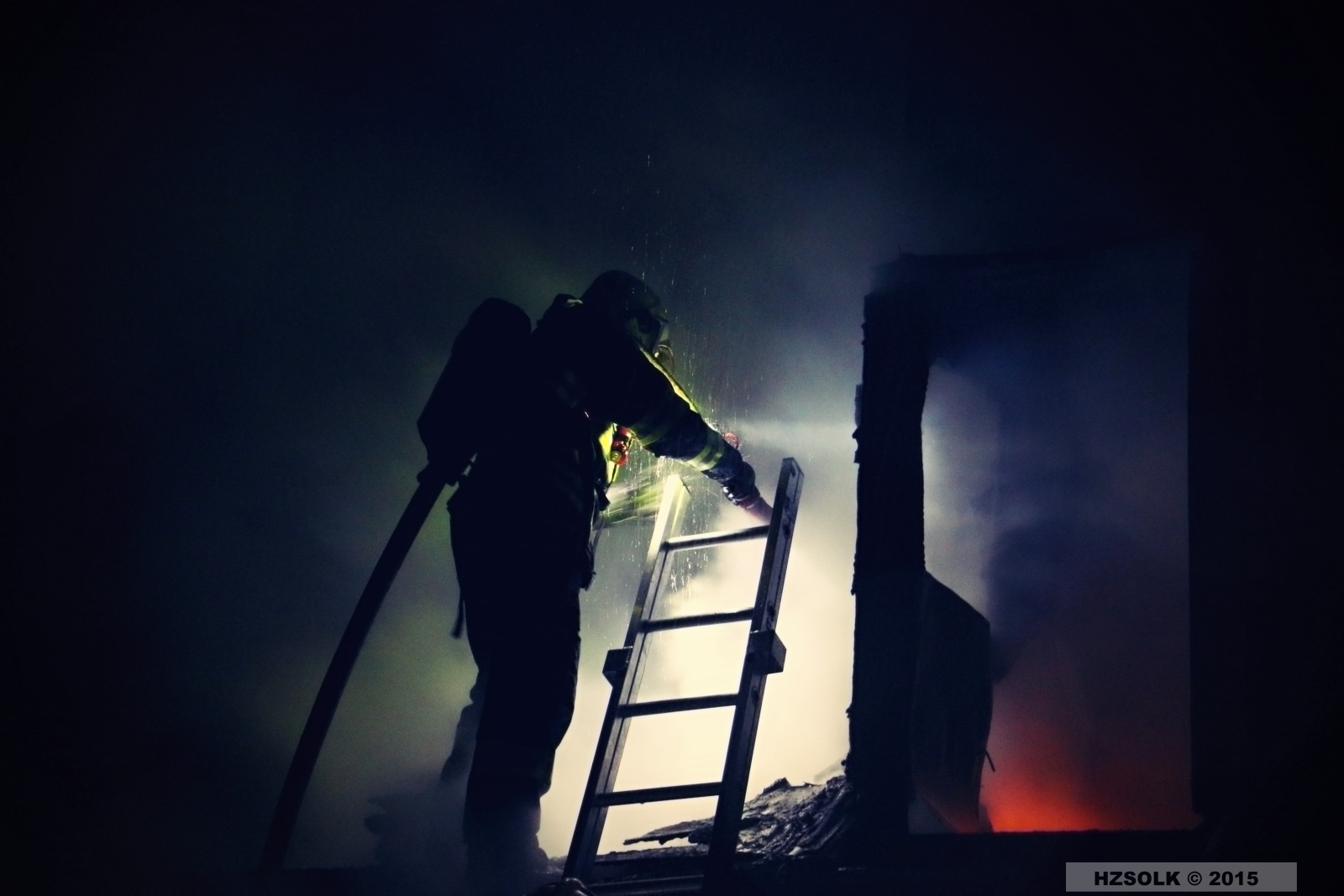 16 P_NB_11-1-2015 Požár budovy a garáží Střížov, Drahanovice (5).JPG