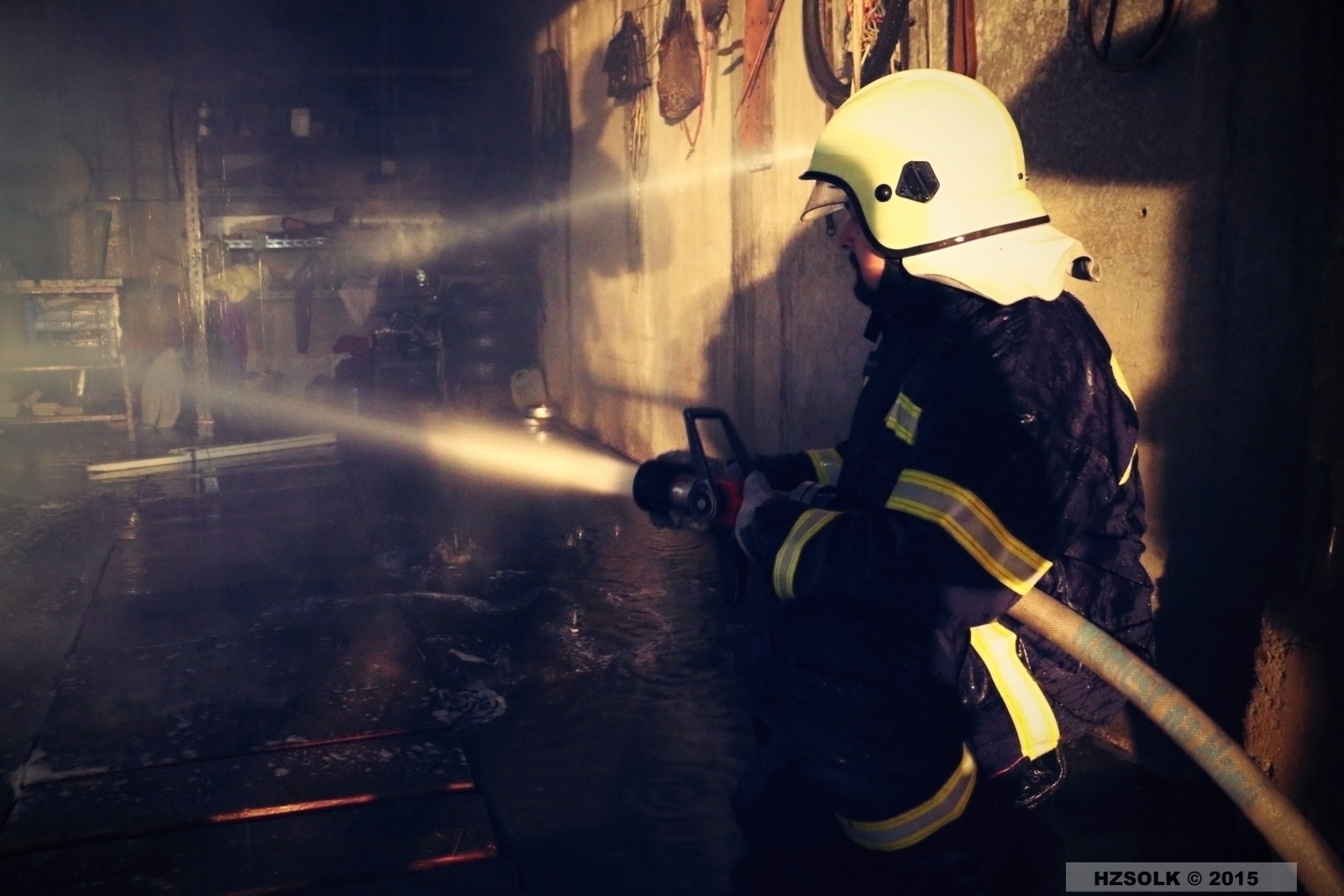 18 P_NB_11-1-2015 Požár budovy a garáží Střížov, Drahanovice (7).JPG
