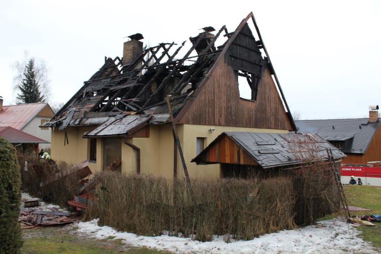 20150302-požár chaty Hůrka_102.jpg