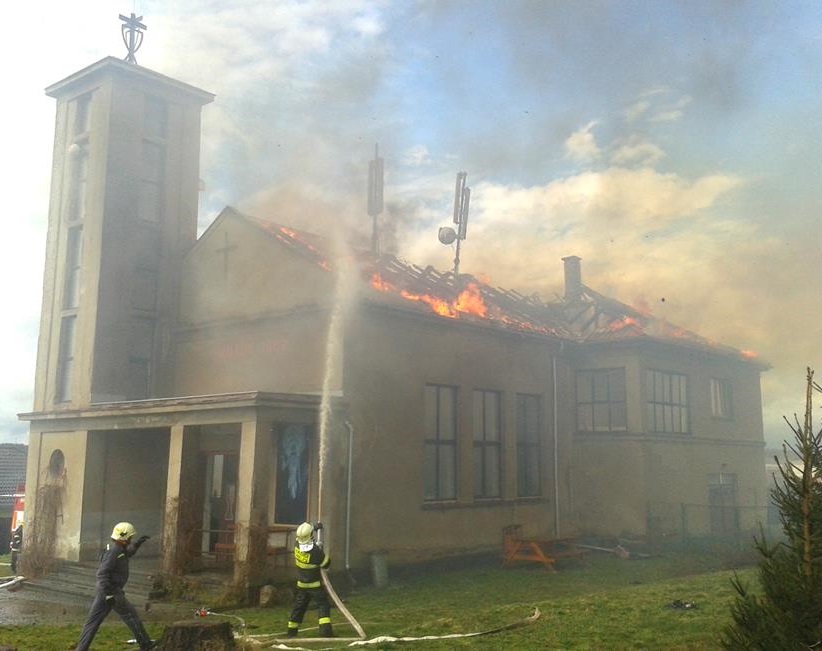 5 Požár kostela, Mirovice - 31. 3. 2015 (2).jpg