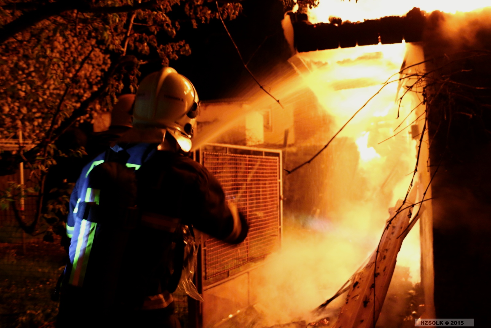 3 P_NB_2-5-2015 Požár hospodářské budovy u RD Nemilany (11).JPG