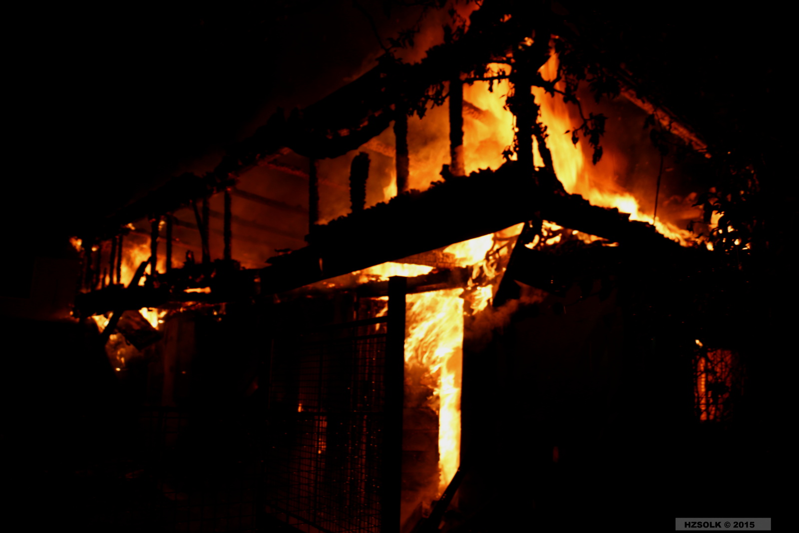 21 P_NB_2-5-2015 Požár hospodářské budovy u RD Nemilany (8).JPG