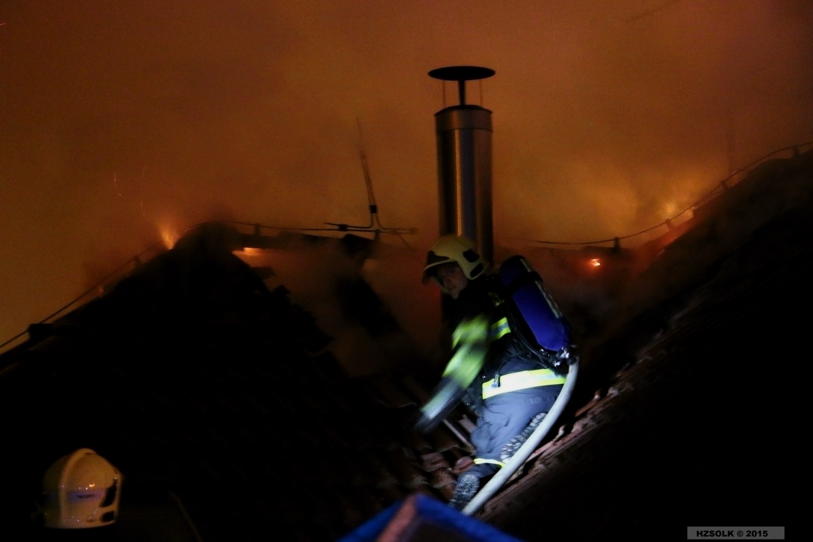 12 P_NB_3-5-2015 požár střechy RD Olomouc Neředín (2).JPG