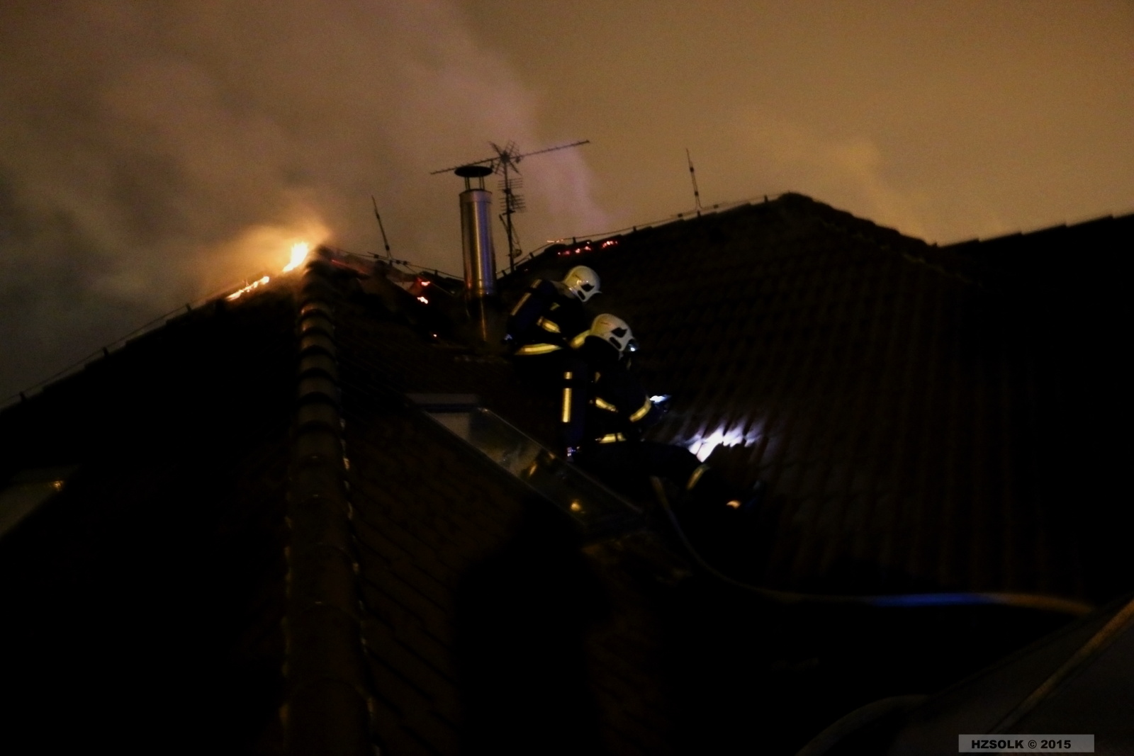 24 P_NB_3-5-2015 požár střechy RD Olomouc Neředín (8).JPG
