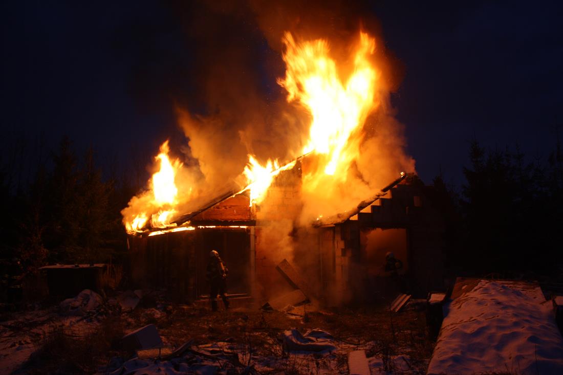 5 Požár domu, Dasný - 5. 1. 2015 (2).JPG