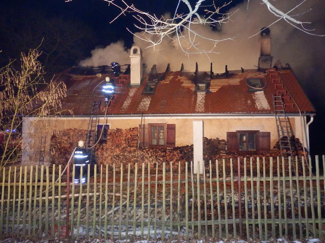 Požár domu, Stříbřec - 7. 1. 2016 (2).JPG